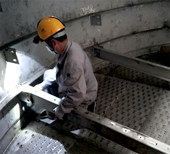 Installation site of the tower internal trays in Guangzhou of China